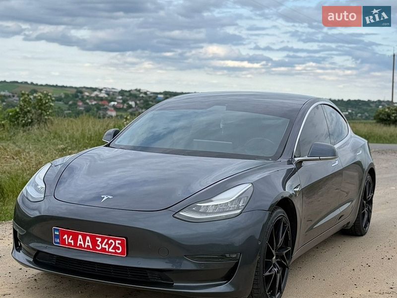 Седан Tesla Model 3 2019 в Черновцах