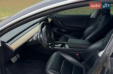 Седан Tesla Model 3 2019 в Черновцах
