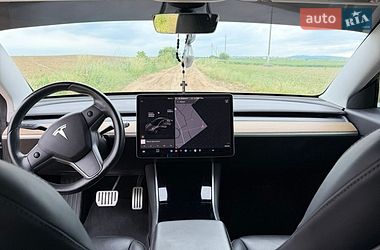 Седан Tesla Model 3 2019 в Черновцах