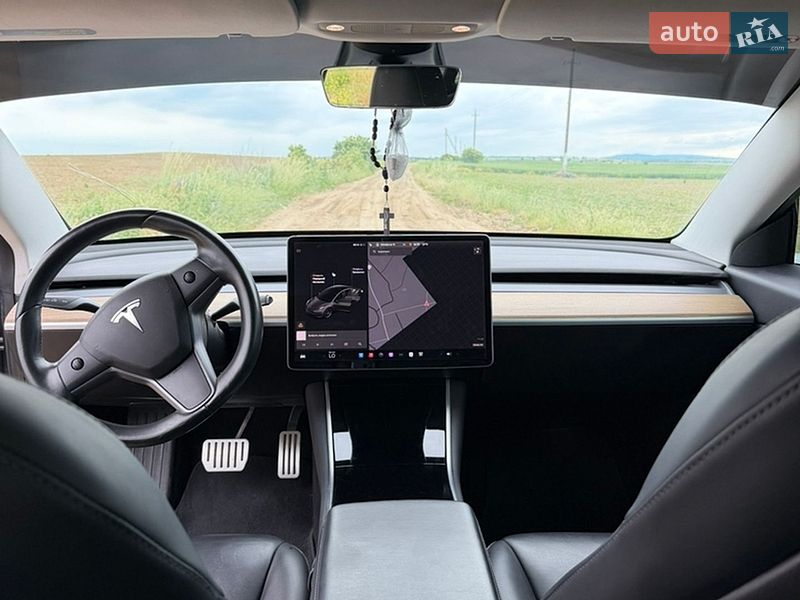 Седан Tesla Model 3 2019 в Черновцах