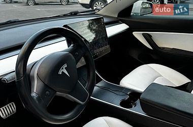 Седан Tesla Model 3 2019 в Луцке