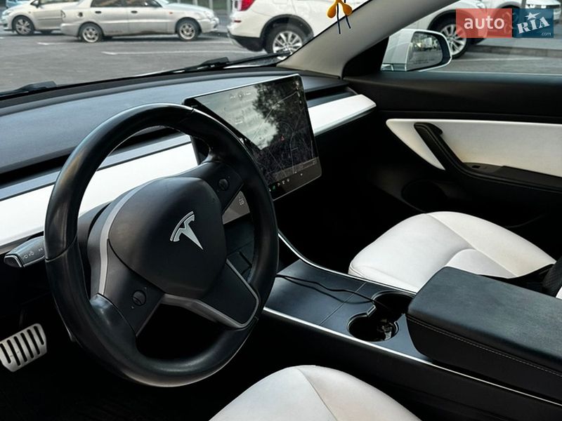 Седан Tesla Model 3 2019 в Луцке