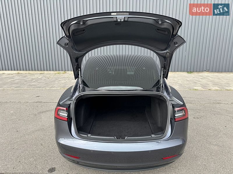 Седан Tesla Model 3 2019 в Харкові