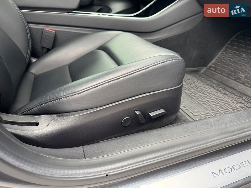 Седан Tesla Model 3 2019 в Харкові