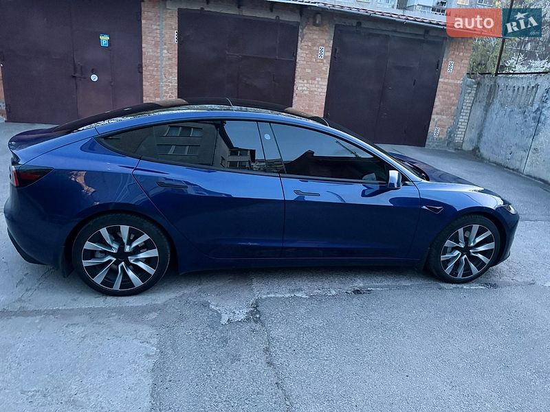 Седан Tesla Model 3 2024 в Вінниці