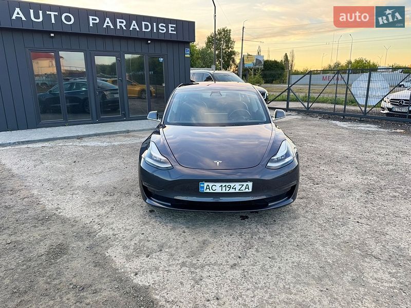 Седан Tesla Model 3 2018 в Луцке
