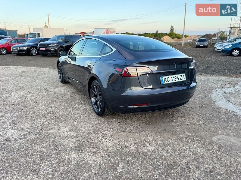Седан Tesla Model 3 2018 в Луцке