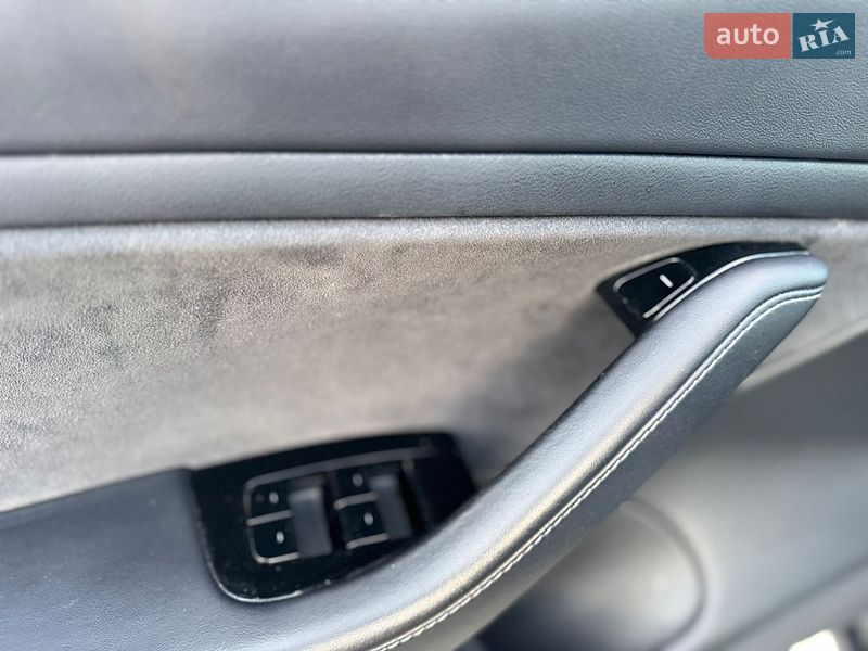 Седан Tesla Model 3 2018 в Луцке