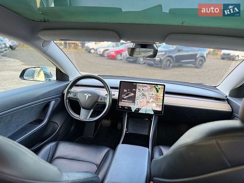 Седан Tesla Model 3 2018 в Луцке