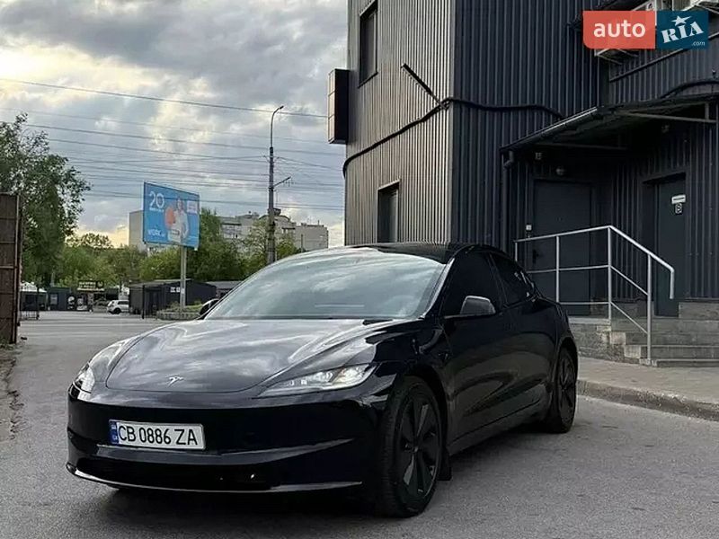 Седан Tesla Model 3 2024 в Чернигове