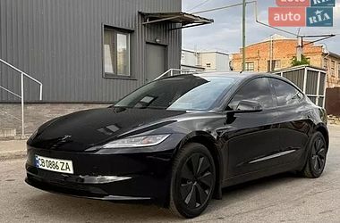Седан Tesla Model 3 2024 в Чернигове
