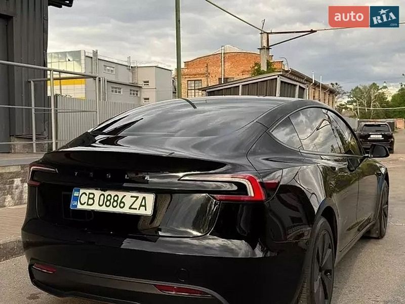 Седан Tesla Model 3 2024 в Чернигове