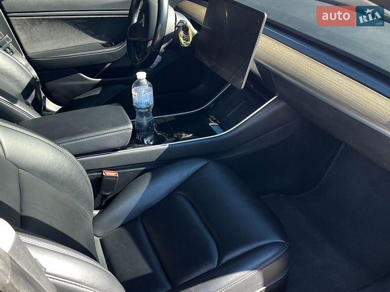 Седан Tesla Model 3 2018 в Кривом Роге