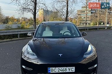 Седан Tesla Model 3 2021 в Львове