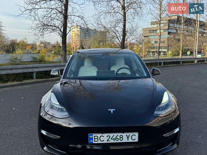 Седан Tesla Model 3 2021 в Львове