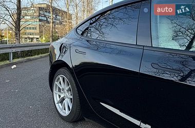 Седан Tesla Model 3 2021 в Львове