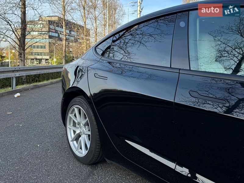 Седан Tesla Model 3 2021 в Львове