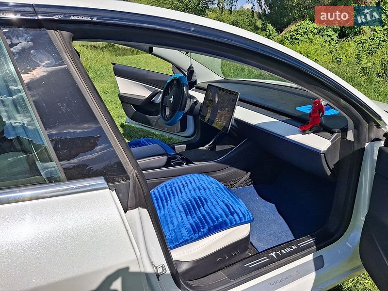 Седан Tesla Model 3 2019 в Києві
