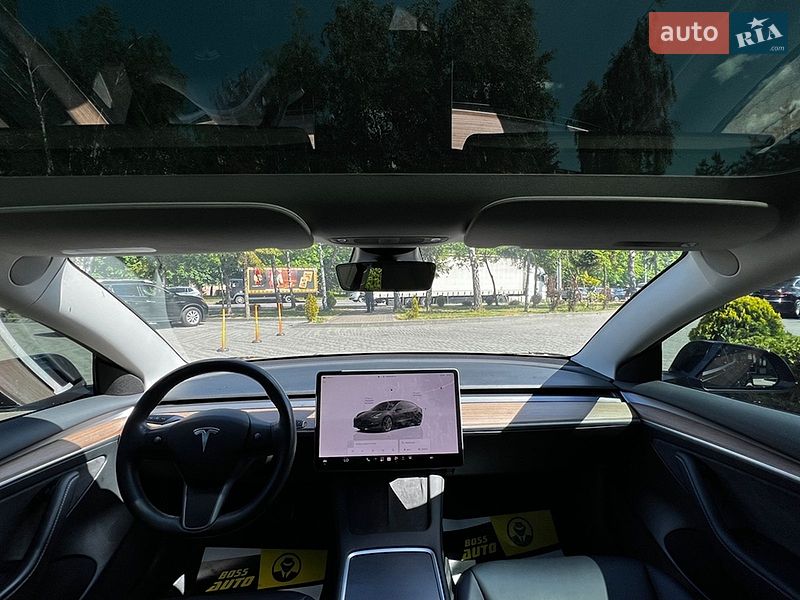Седан Tesla Model 3 2023 в Львові
