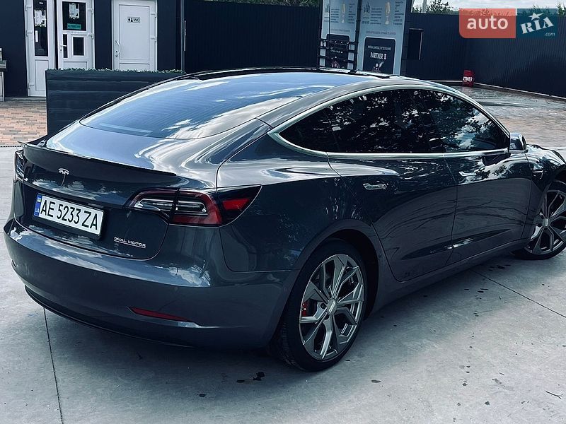 Седан Tesla Model 3 2018 в Новомосковську