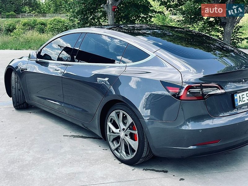 Седан Tesla Model 3 2018 в Новомосковську
