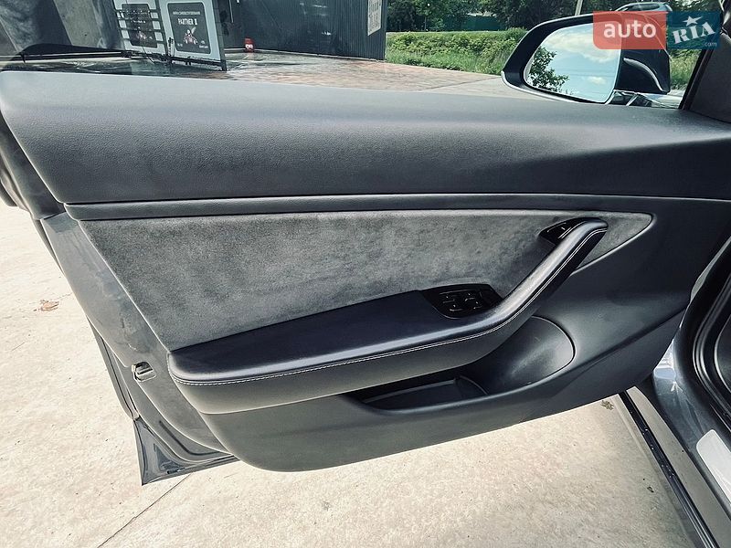 Седан Tesla Model 3 2018 в Новомосковську