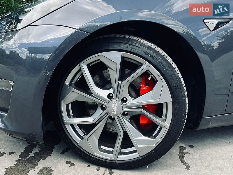 Седан Tesla Model 3 2018 в Новомосковську