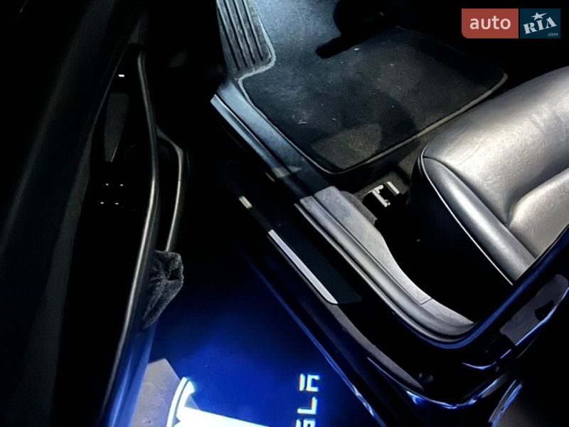 Седан Tesla Model 3 2018 в Новомосковську