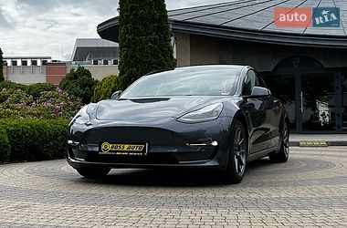Седан Tesla Model 3 2023 в Львове
