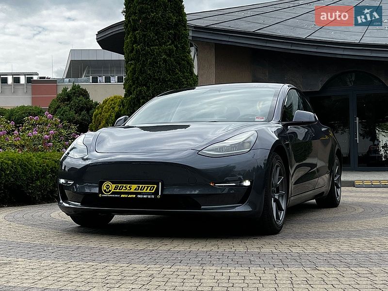 Седан Tesla Model 3 2023 в Львове