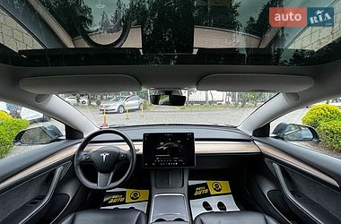 Седан Tesla Model 3 2023 в Львове