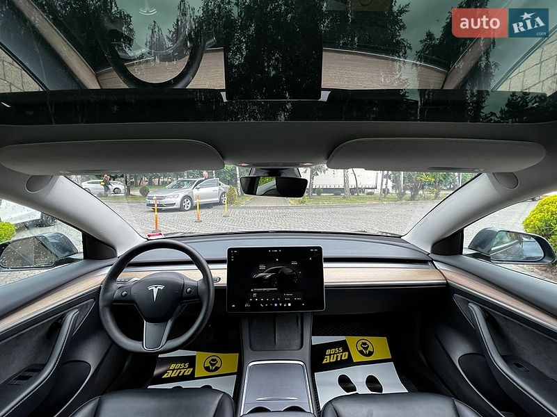 Седан Tesla Model 3 2023 в Львове