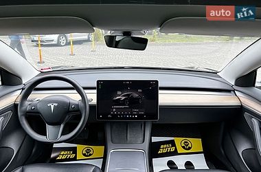 Седан Tesla Model 3 2023 в Львове
