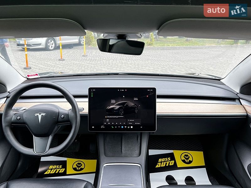 Седан Tesla Model 3 2023 в Львове