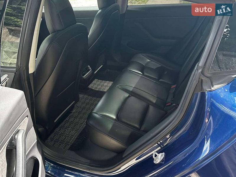 Седан Tesla Model 3 2019 в Києві