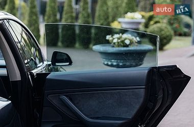 Седан Tesla Model 3 2018 в Стрию