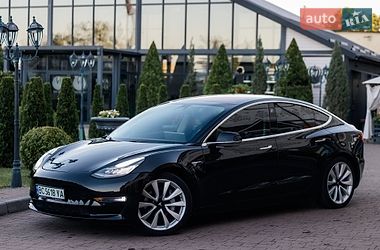 Седан Tesla Model 3 2018 в Стрию