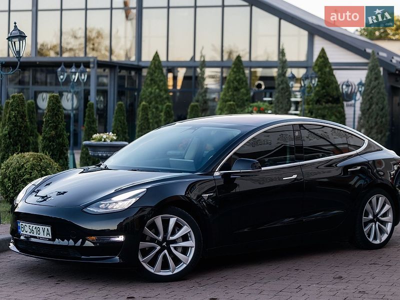 Седан Tesla Model 3 2018 в Стрию
