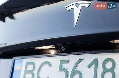 Седан Tesla Model 3 2018 в Стрию
