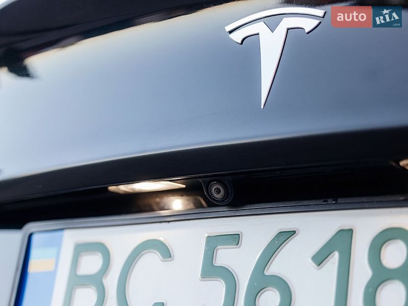 Седан Tesla Model 3 2018 в Стрию