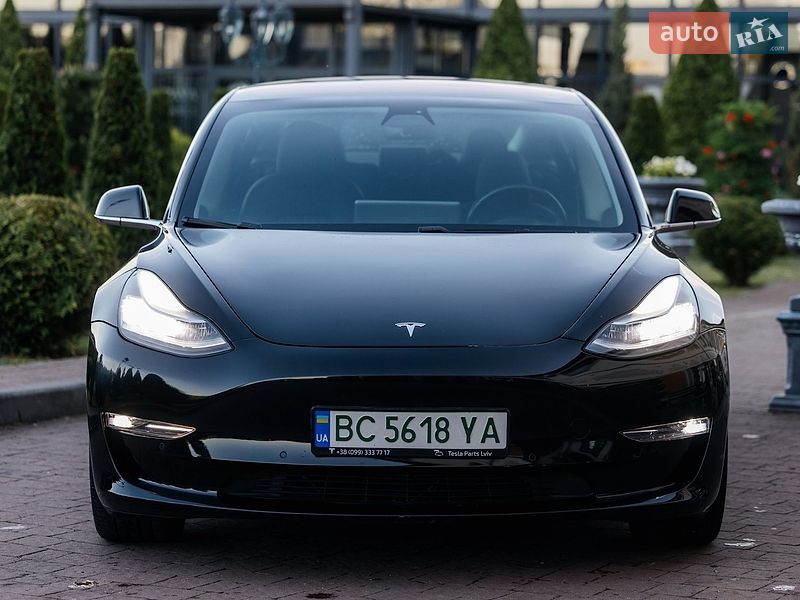 Седан Tesla Model 3 2018 в Стрию