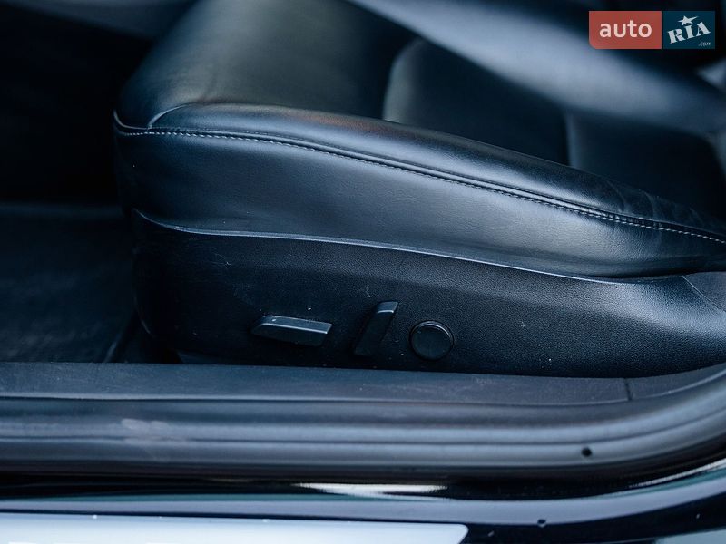 Седан Tesla Model 3 2018 в Стрию