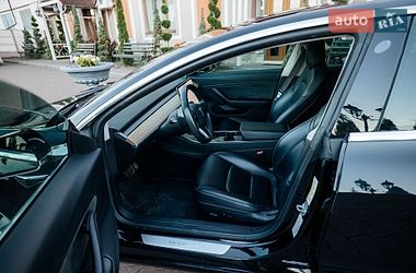 Седан Tesla Model 3 2018 в Стрию