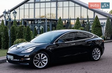 Седан Tesla Model 3 2018 в Стрию