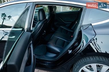 Седан Tesla Model 3 2018 в Стрию