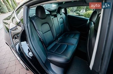 Седан Tesla Model 3 2018 в Стрию