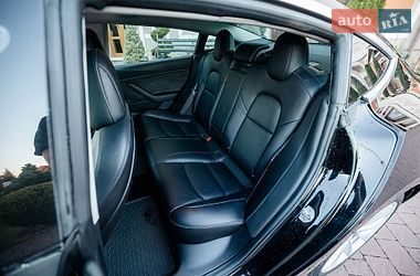 Седан Tesla Model 3 2018 в Стрию