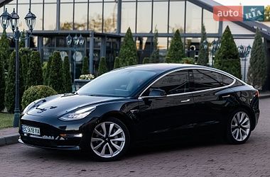 Седан Tesla Model 3 2018 в Стрию
