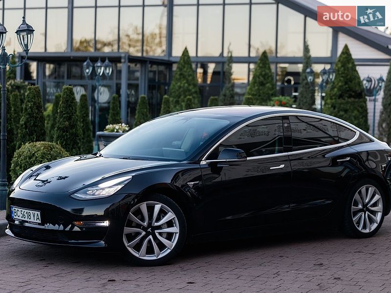 Седан Tesla Model 3 2018 в Стрию