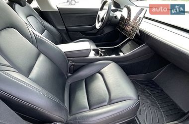 Седан Tesla Model 3 2019 в Одесі